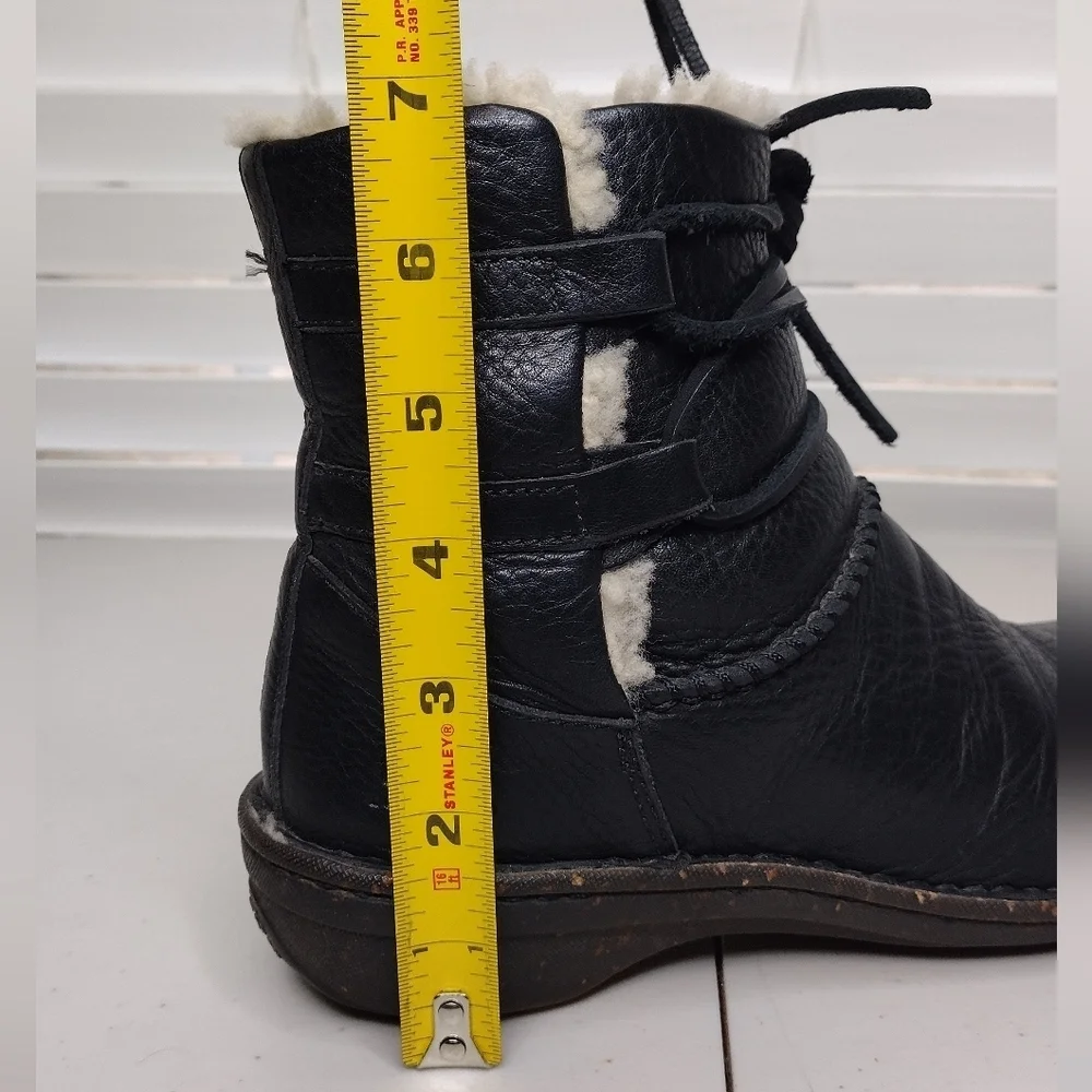 UGG Caspia Black Leather Faux Fur Low Heel Lace Up Winter Boots Sz 7